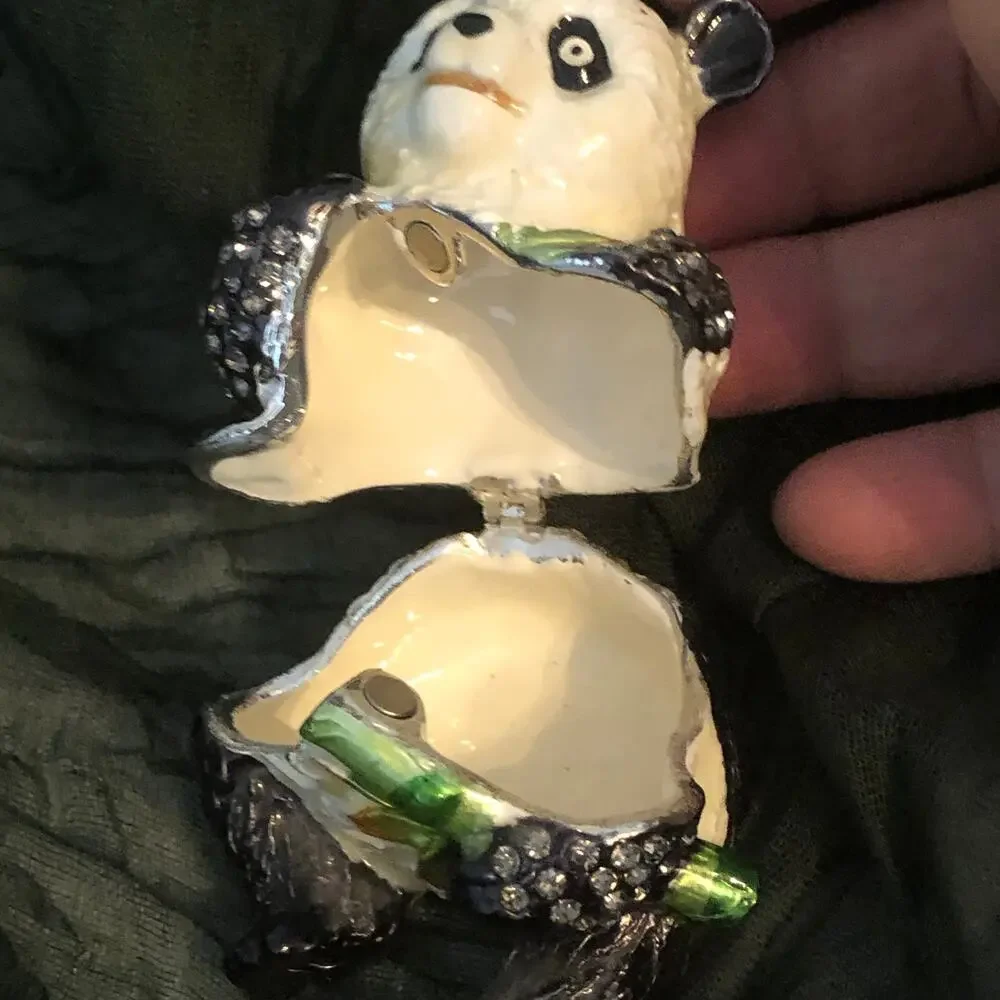 Vtg Panda Bear Enameled Bedazzled Trinket Box. Beautiful box. 2 3/4x 2